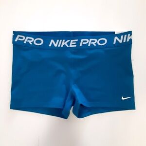 NIKE Women Shorts ( 2XL )